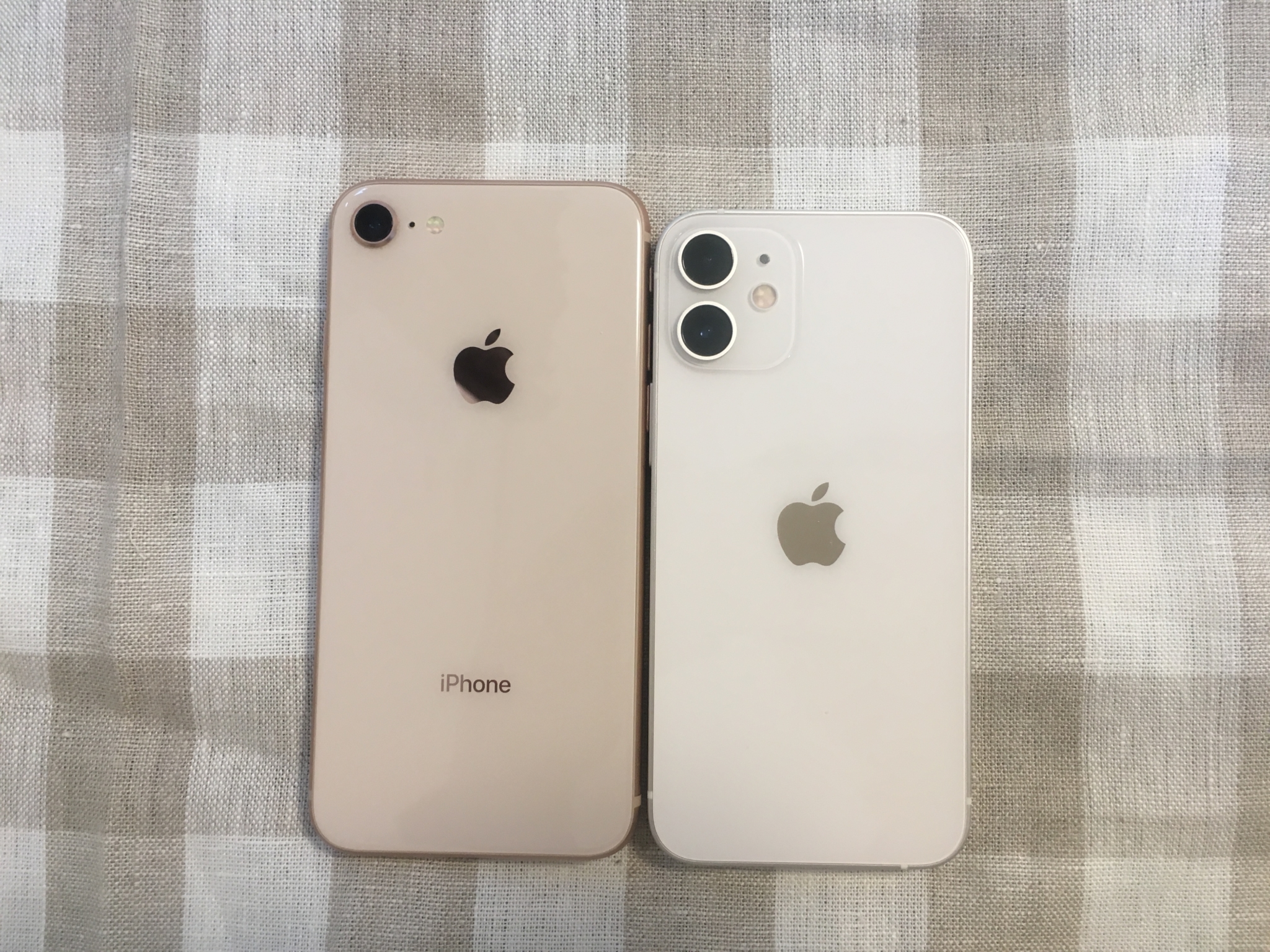 iPhone8とiPhone12miniを比較！サイズ感や使い勝手をレビューするよ シキログ